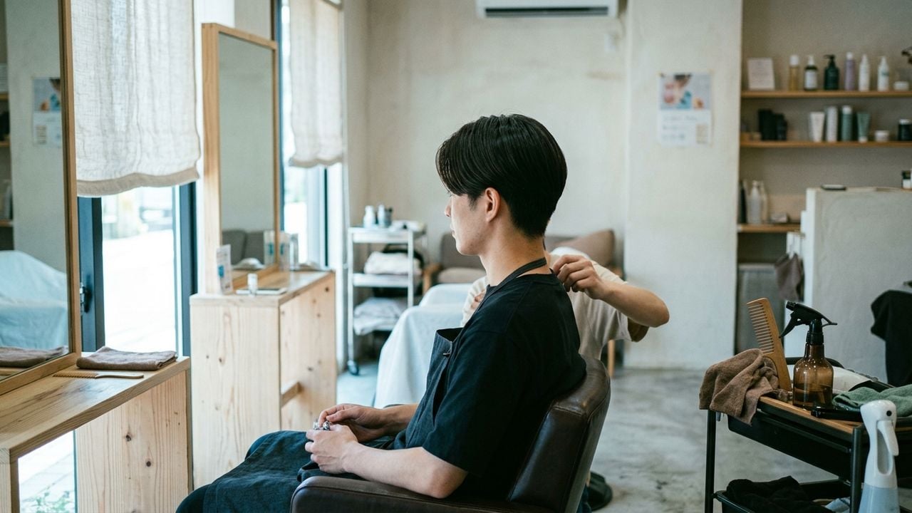 都城でセンターパートが似合う男性の特徴とは? | メンズ短髪理美容室「Raum(ラウム)」